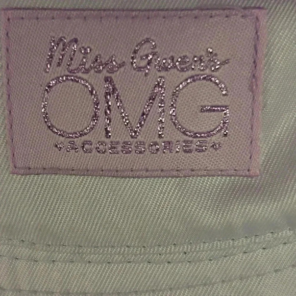 OMG ACCESSORIES Kid’s Miss Gwen Holographic Bucket Hat Unicorn Rainbows - Picture 5 of 8